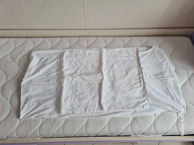 Coppia lenzuola con angoli protezione