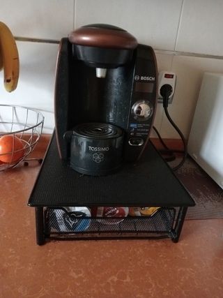 Cafetera tassimo y cajón para cápsulas tassimo