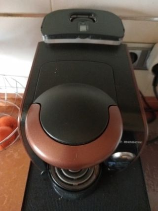 Cafetera tassimo y cajón para cápsulas tassimo