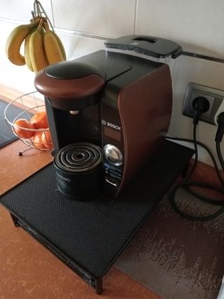 Cafetera tassimo y cajón para cápsulas tassimo