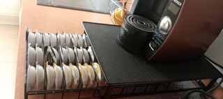 Cafetera tassimo y cajón para cápsulas tassimo