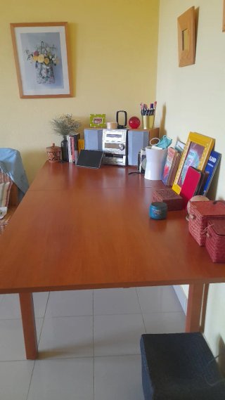 Mesa de comedor y 4 sillas, precio negociable