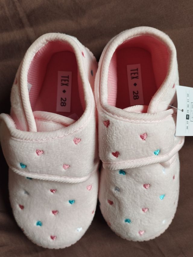 Zapatillas botas casa niña nuevo.T.28.