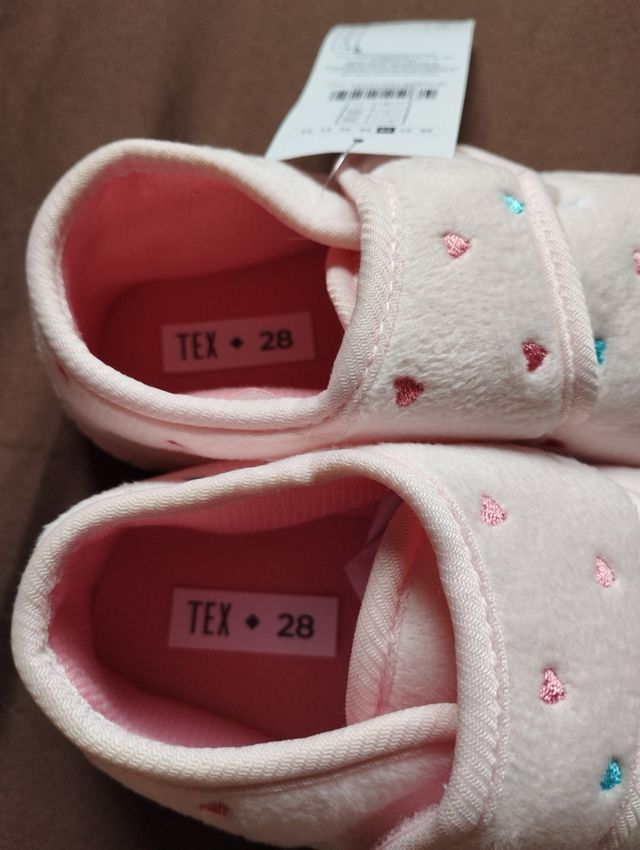 Zapatillas botas casa niña nuevo.T.28.