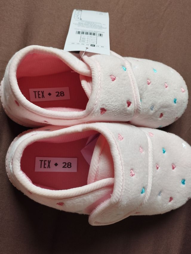 Zapatillas botas casa niña nuevo.T.28.