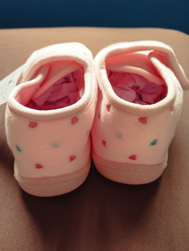 Zapatillas botas casa niña nuevo.T.28.