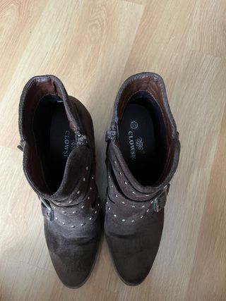 Botines marrones con hebillas