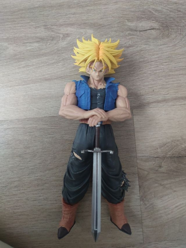 Figura Trunks del futuro grande