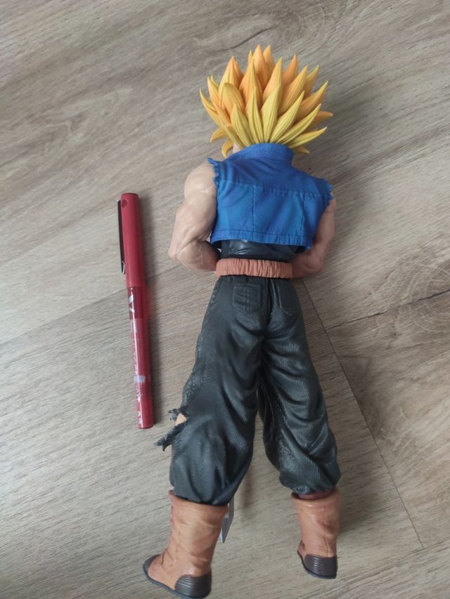 Figura Trunks del futuro grande