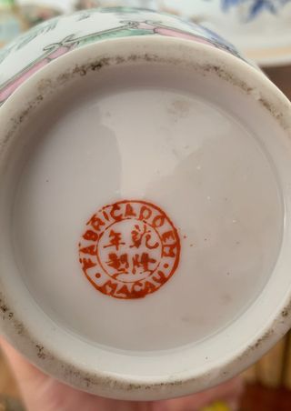 Jarrón antiguo de porcelana de Macao