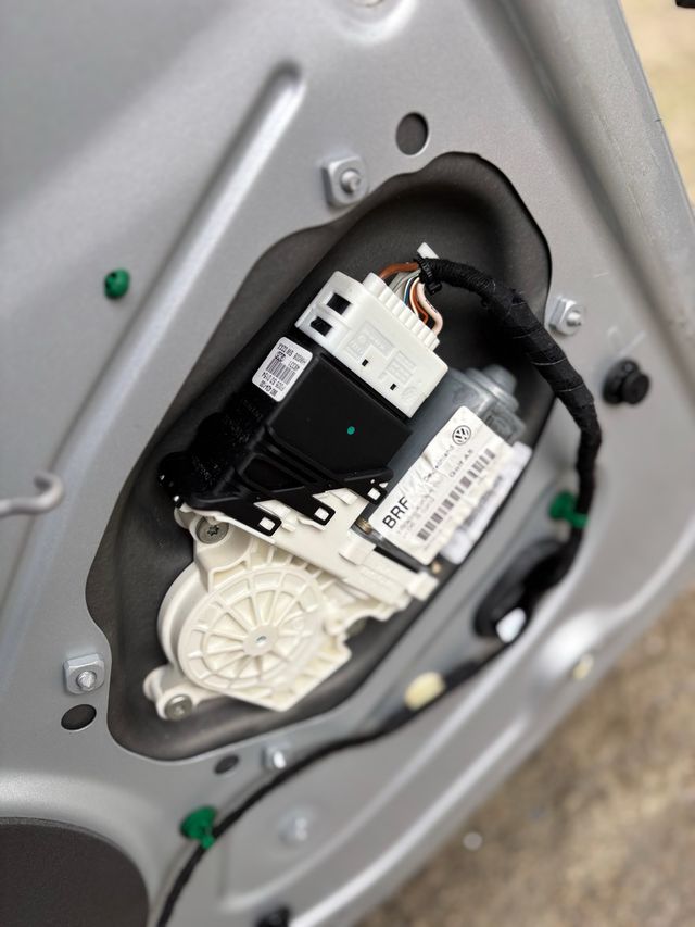 Elevalunas golf v trasero izq