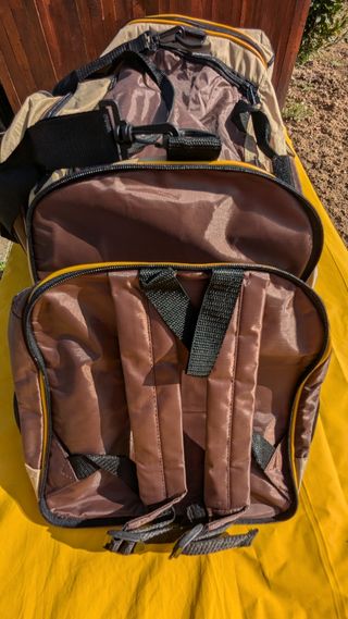 Bolsa de viaje con mochilas desplegables y altavoz