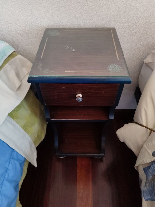 Mesilla y lámpara a juego