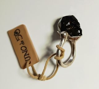 Anillo Uno de 50. Calavera Swarovski 