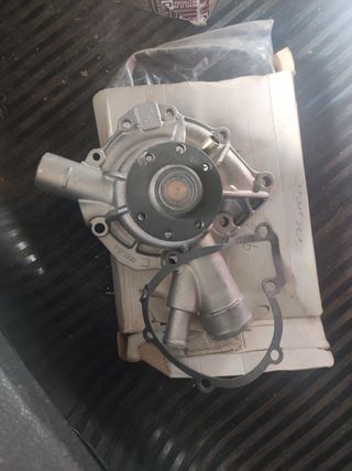 Bomba de agua mercedes vito 110D