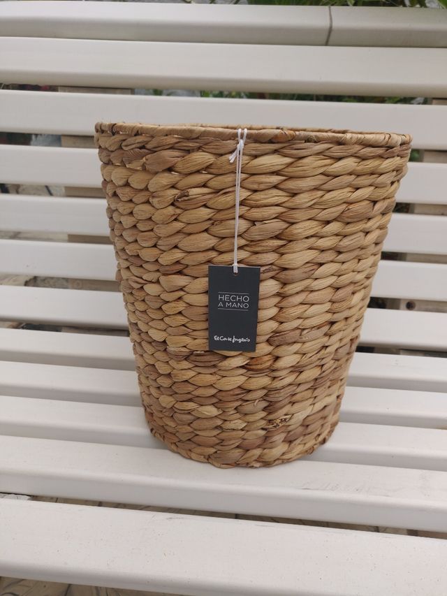 Recipiente artesano de mimbre estrenar