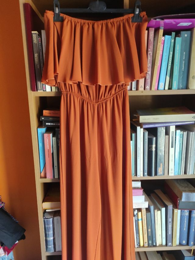 Tuta donna elegante con gamba larga