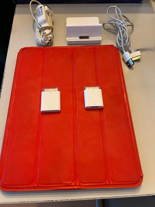 Apple iPad 3 Wifi 64GB con funda roja