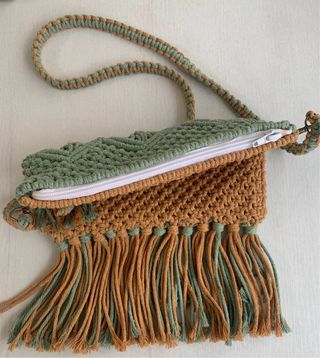 Bolso bicolor a macrame