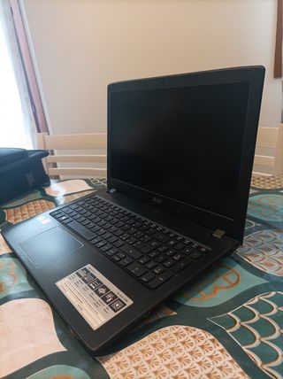 PC Notebook Acer con borsa e mouse 