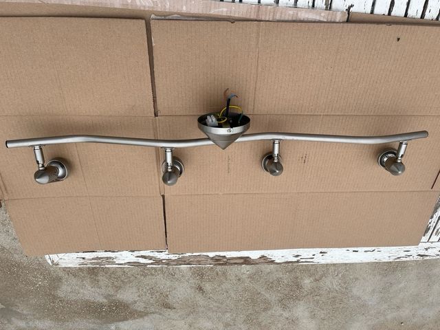 Lampada con 4 luci regolabili molta luce