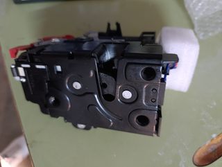 Cerradura lado izquierda VW Golf 5