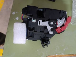 Cerradura lado izquierda VW Golf 5