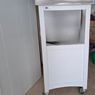 Mueble auxiliar de cocina con ruedas