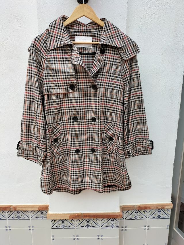 Chaqueta tipo gabardina a cuadros