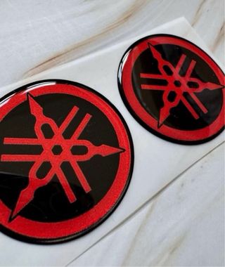 2 EMBLEMAS GEL 3D YAMAHA MOTO LOGO R1 R3 R6 MT07