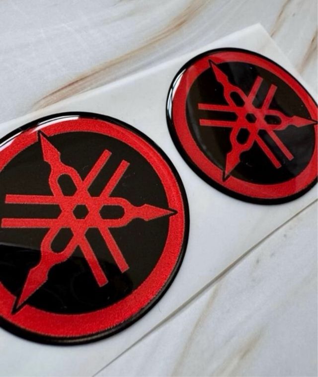 2 EMBLEMAS GEL 3D YAMAHA MOTO LOGO R1 R3 R6 MT07