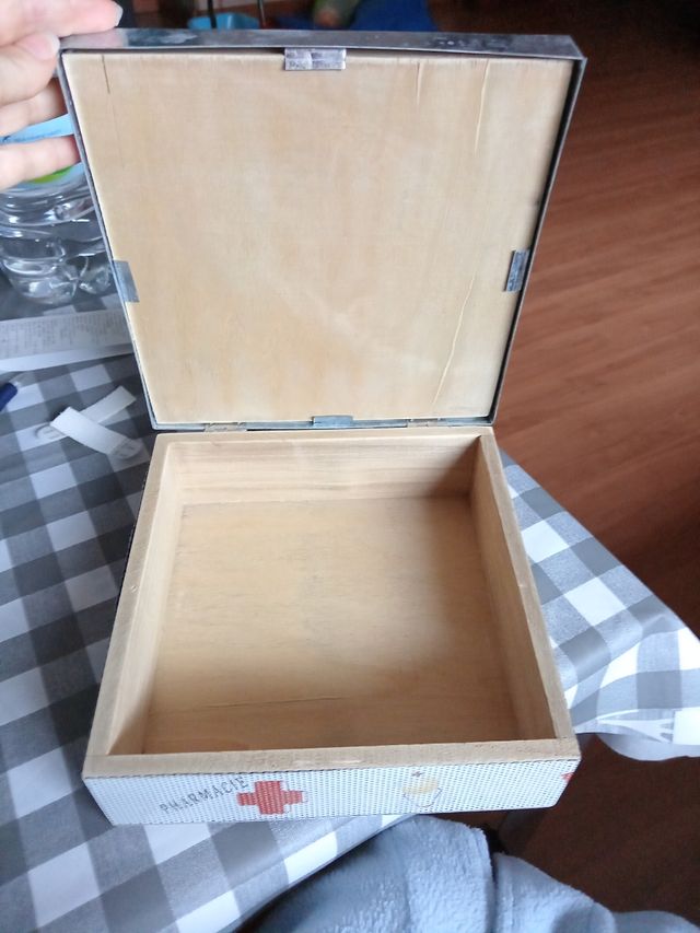 COSTURERO O BOTIQUÍN