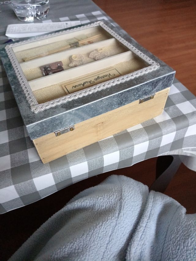 COSTURERO O BOTIQUÍN