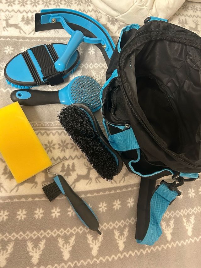 Equipaje material limpieza caballo