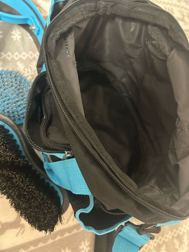 Equipaje material limpieza caballo