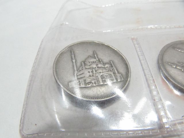 Monedas y billetes Egipcios.