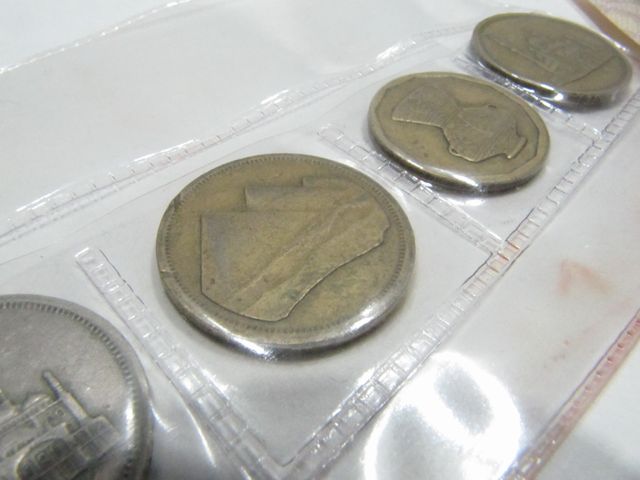 Monedas y billetes Egipcios.