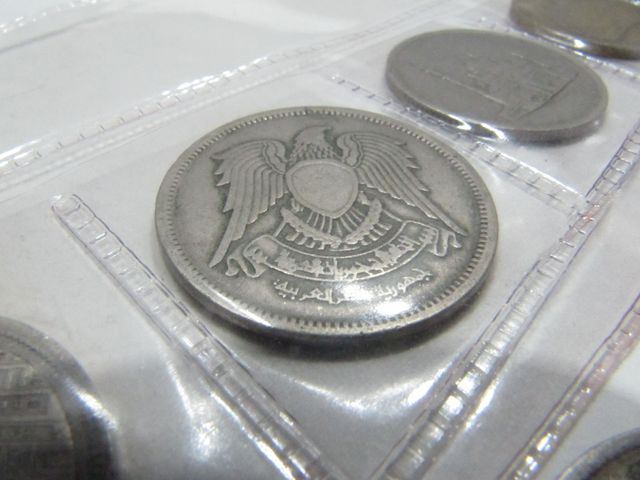 Monedas y billetes Egipcios.