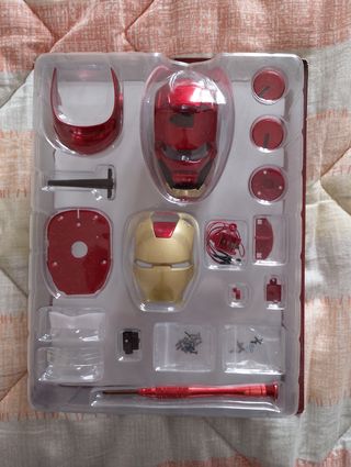 Iron Man testa in metallo.