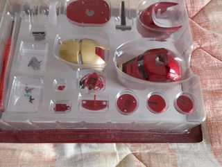 Iron Man testa in metallo.