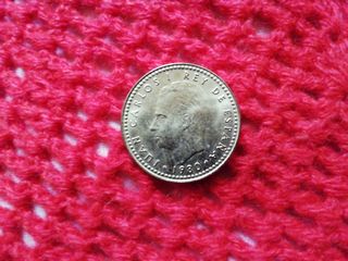 Monedas de 10 cts, 50 cts (dos) y de 1 peseta. 