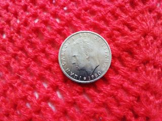 Monedas de 10 cts, 50 cts (dos) y de 1 peseta. 