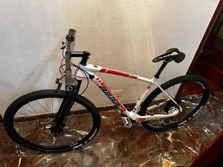 Bicicleta montaña carbono sin uso
