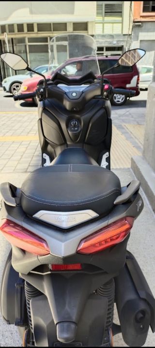 Moto YAMAHA XMAX 300CC