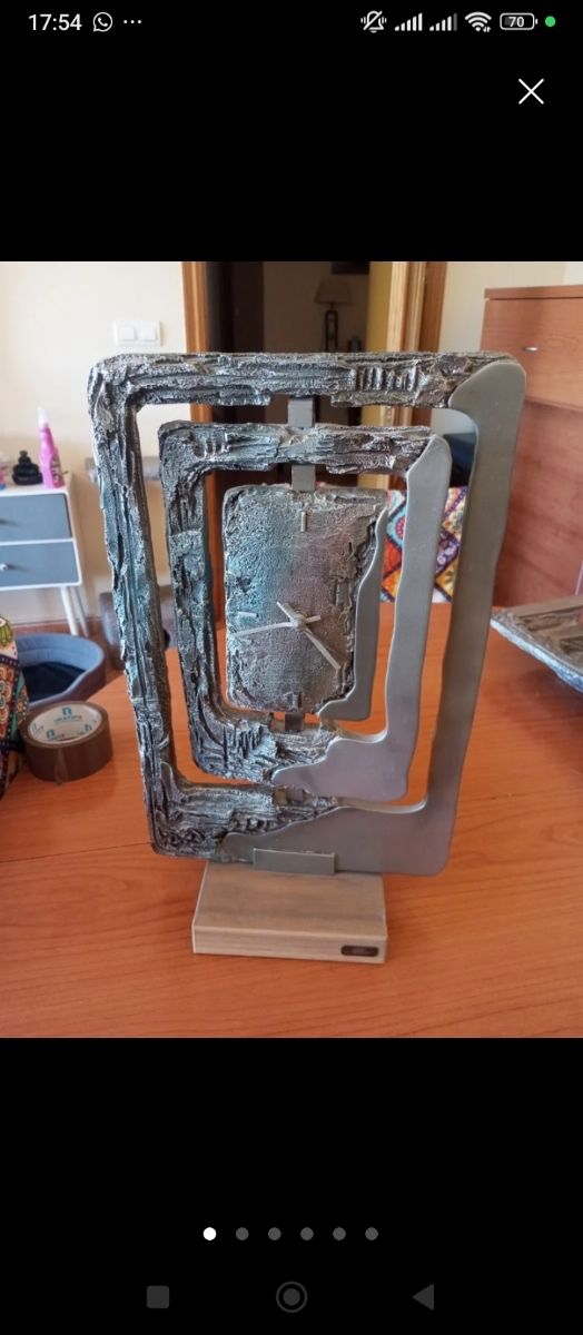 Pack jarrón y reloj.