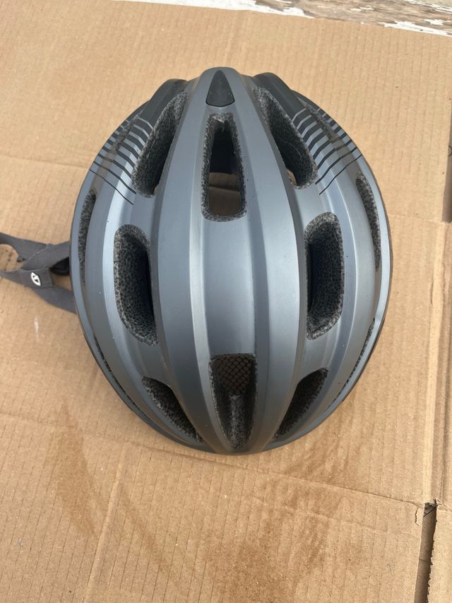 casco Giro grigio