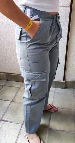 Pantalón cargo caqui talla M38 Pull bear
