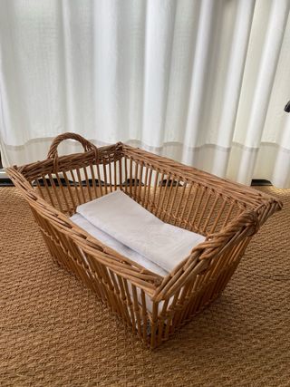 Cesta de mimbre antigua francesa