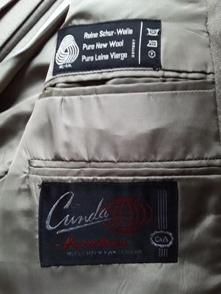 Traje de hombre marrón claro