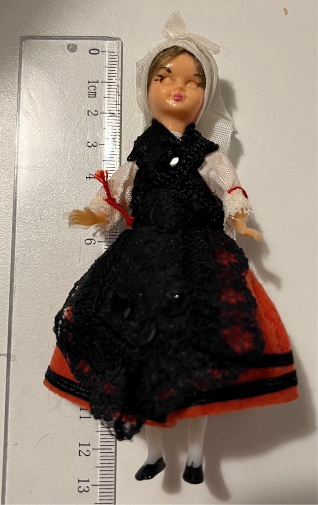 Lote antiguas muñecas regionales